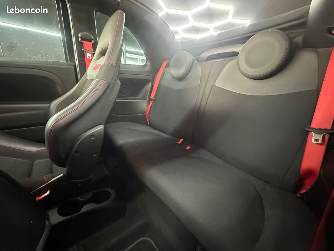 ABARTH 595 1.4 T-Jet 180 CH BVA Cabriolet Competizione Esseesse + ECHAPPEMENT AKRAPOVIC + PACK CARBONE + BEATS AUDIO + 1ERE MAIN + GARANTIE 12 MOIS (image 11)