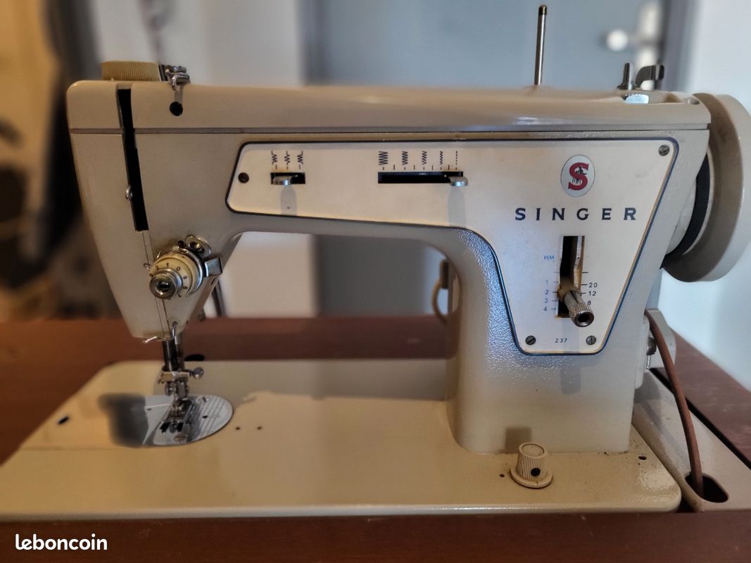 Machine à coudre SINGER 237 (image 1)
