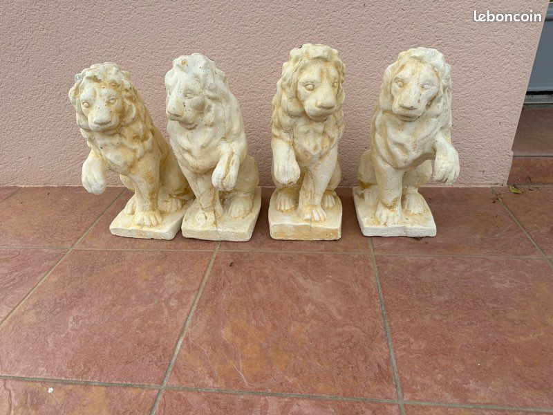Ensemble de quatre lions hauteur 40 cm (image 1)