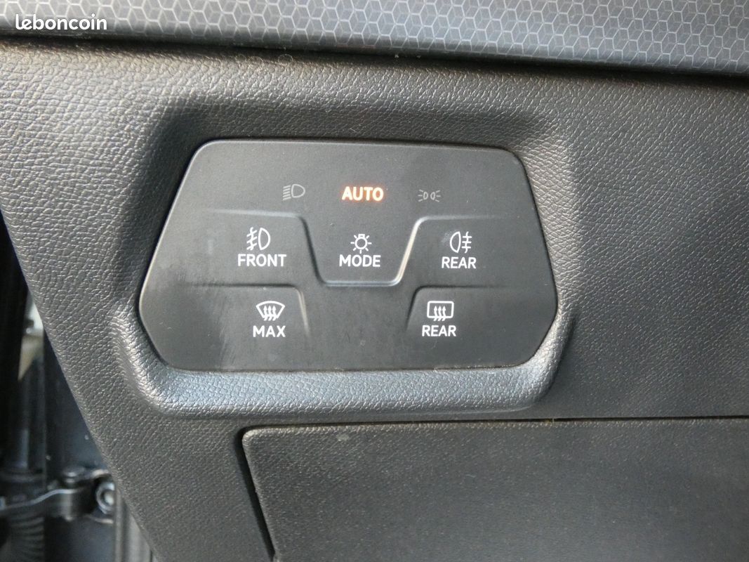 SEAT LEON SPORTSTOURER 2.0 TDI 150 DSG7 Style Business (image 24)