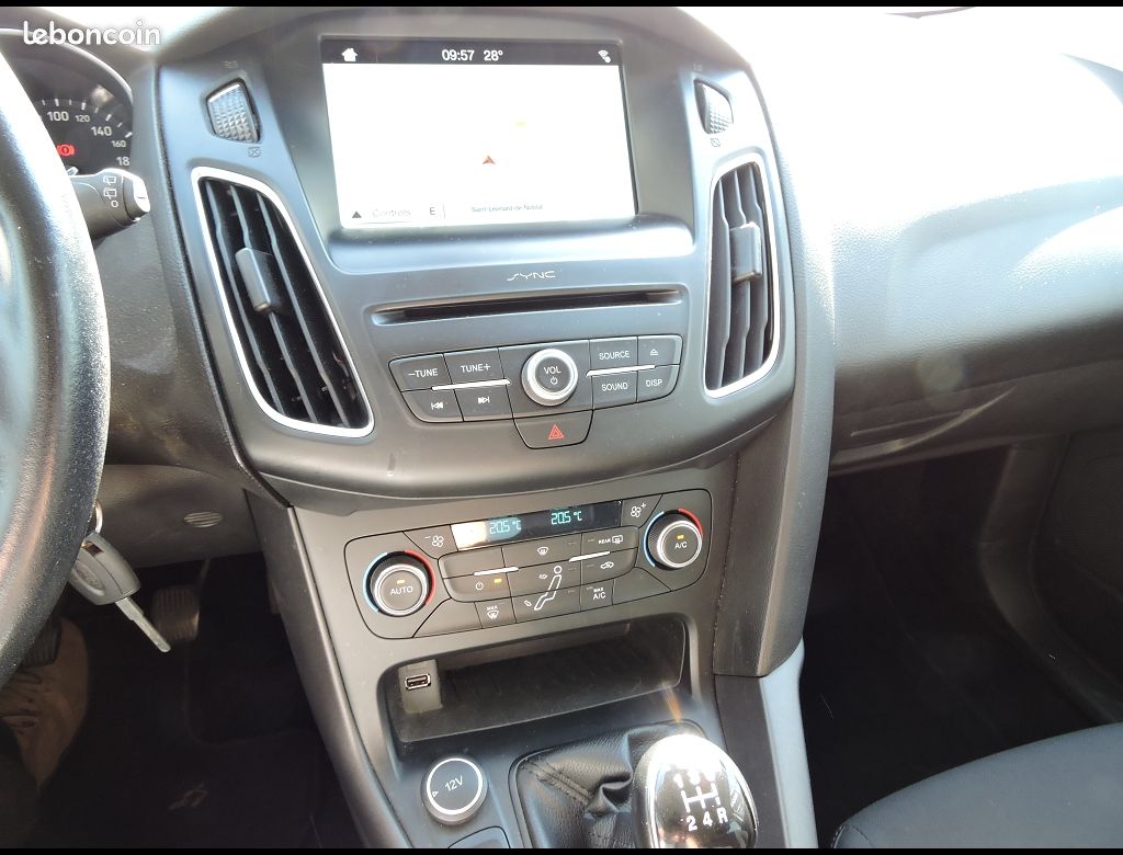 Ford Focus TITANIUM 1.0 ECOBOOST 100CH BVM5 (image 10)