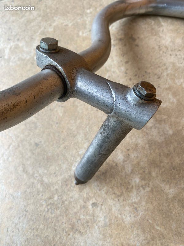 Guidon Ancien Vélo Des Années 1920 Avec Potence Et Poignées Bois - Acier, Occasion