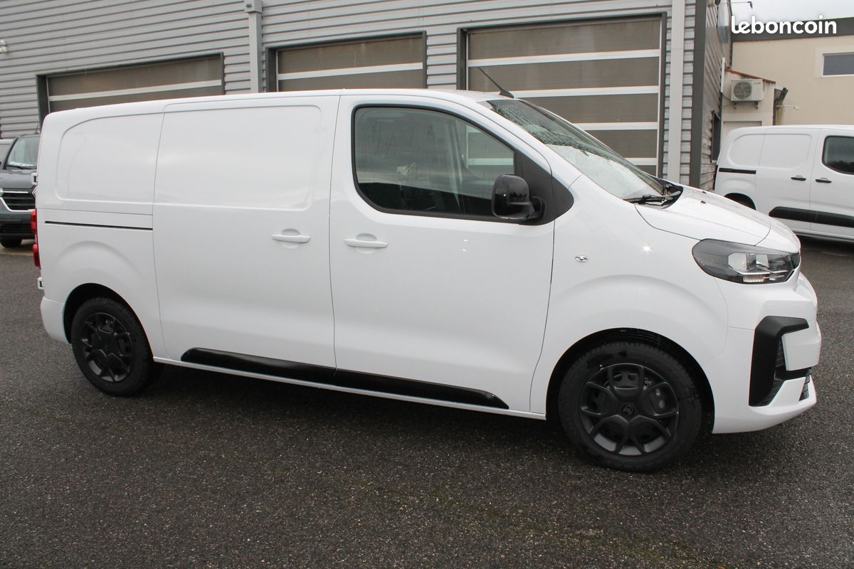 Citroën Jumpy III Fg Taille M 2.0 Blue-Hdi 145 EAT8 GPS, Caméra de recul, Pack Look sortie le 16/06/2025 , 5 Kilomètres, Prix Hors Taxe 25 400 euros (image 9)