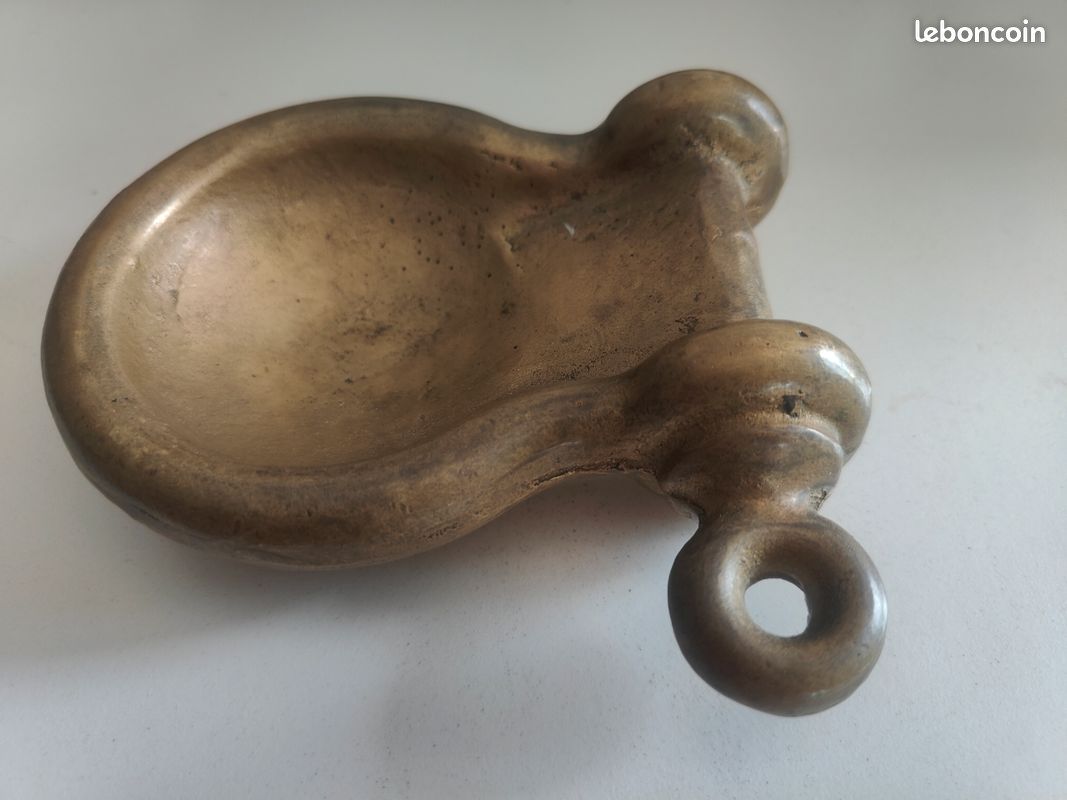 Ancien vide-poche / cendrier de marine en bronze massif – Forme manille d'accastillage – 1 kg (image 3)