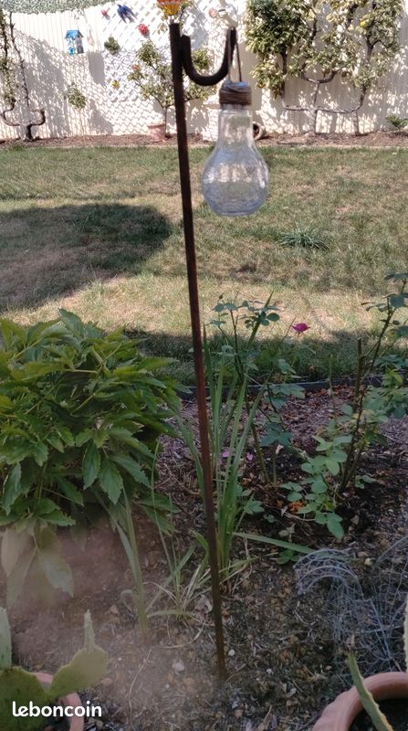 Piquet à planter jardin accroche lanterne solaire 130 cm (image 4)