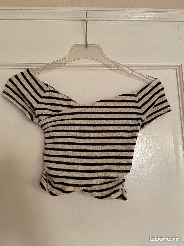 Crop top croisé épaules dénudées à imprimé rayures (image 1)