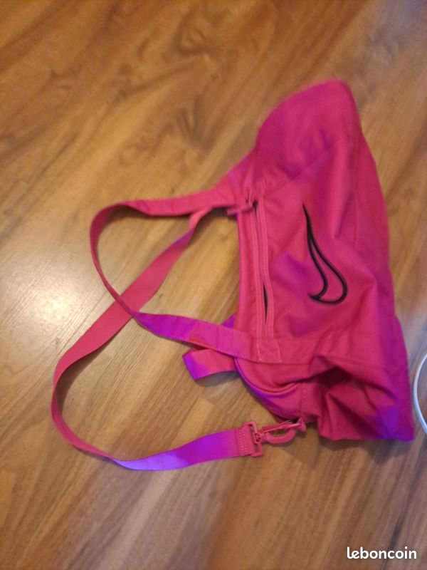 Sac de sport gym nike fushia bon etat (image 1)