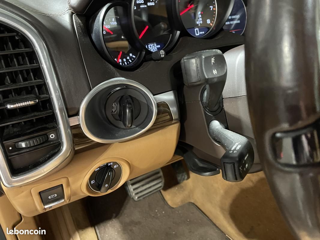 Porsche Cayenne GTS V8 4.2 420CH -TOIT OUVRANT-CAMERA DE RECUL-GARANTIE 12 MOIS- (image 21)