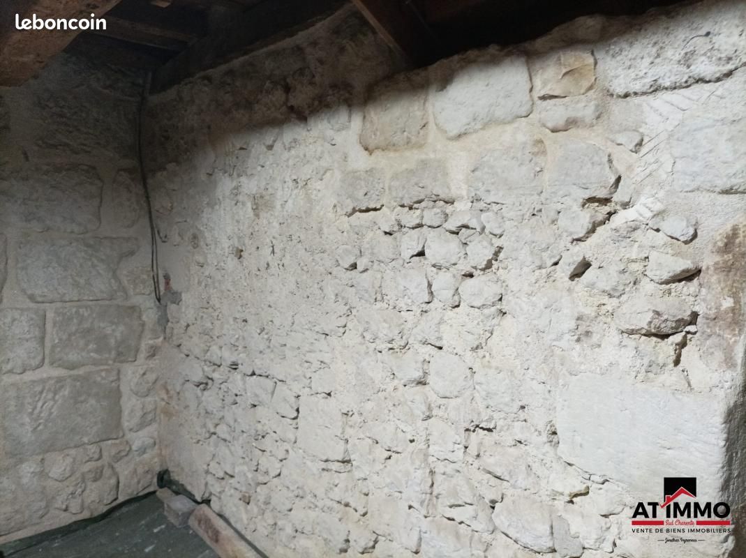 Maison de village 2 pièces 61 m² - Aubeterre-sur-Dronne 16390 (image principale 11)
