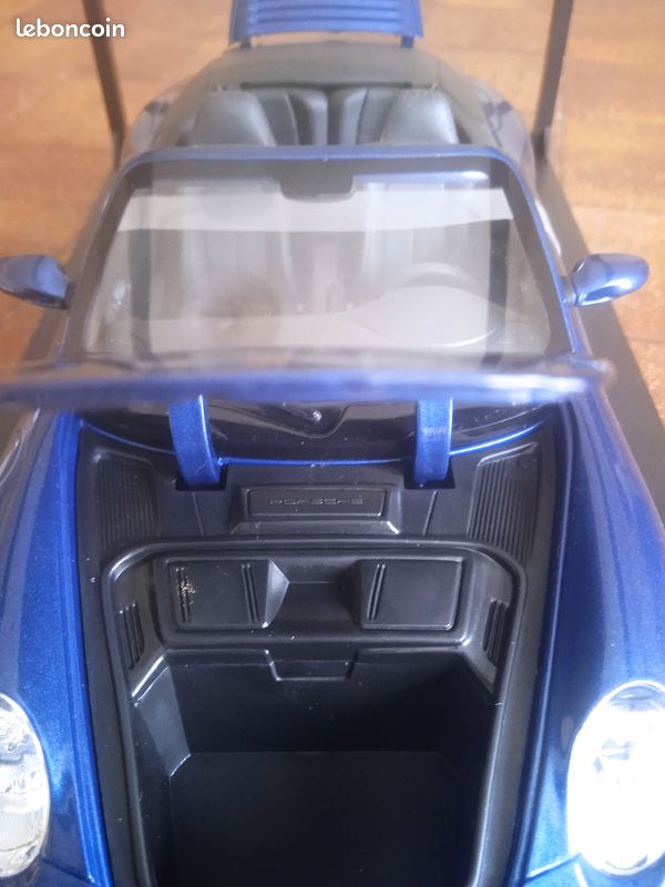 Porsche 997 Carrera GTS Cabriolet bleu 3/4 arrière gauche capoté