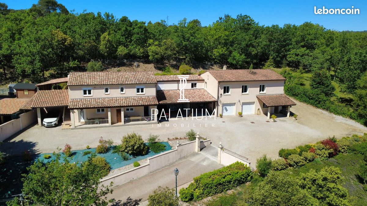 Maison 11 pièces 297 m² · à Gréoux-les-Bains · 297 m² · 765 000 €