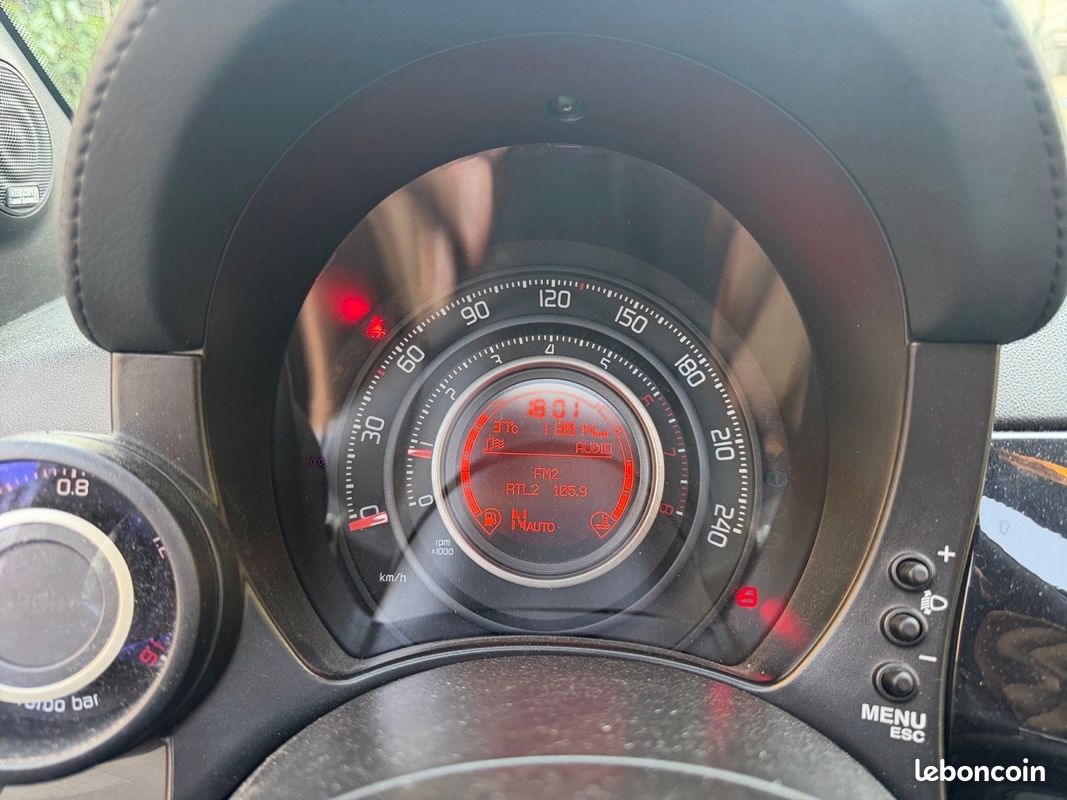 ABARTH 500 1.4 Turbo 16V T-Jet 140 ch Turismo toit ouvrant accoudoir Interscope (image 15)