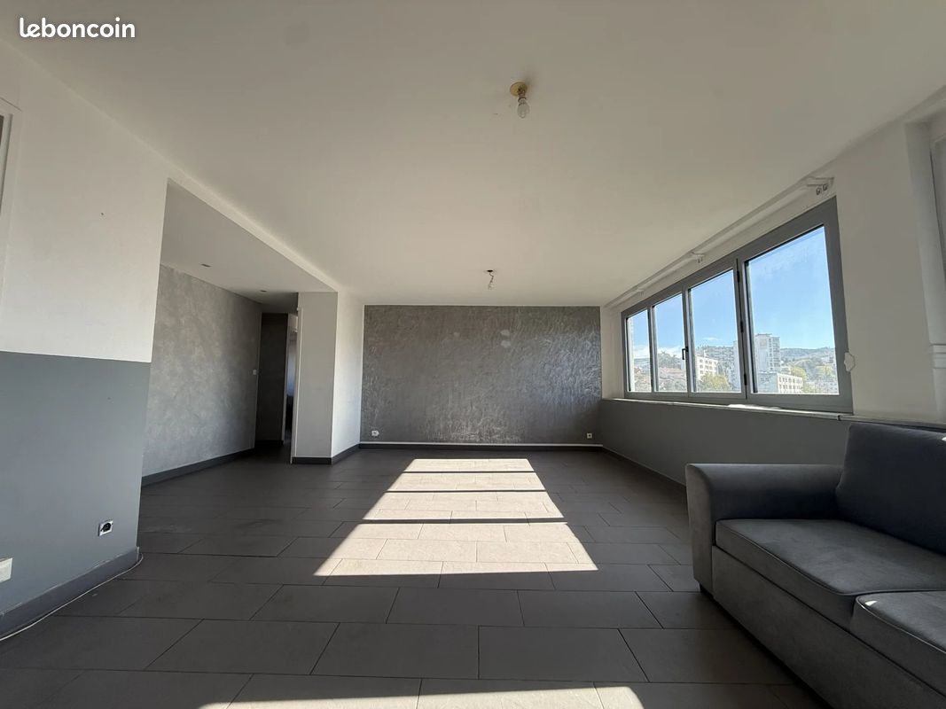 Appartement 4 pièces 89 m² · à Saint-Étienne · 89 m² · 110 000 €
