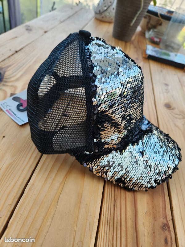 Casquette réglable avec sequins réversibles noir / argent (valeur 39.99) (image 3)