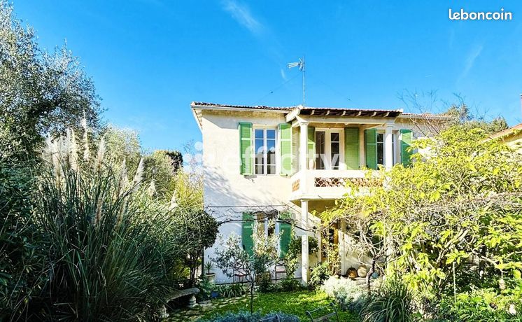 Maison 7 pièces 222 m²