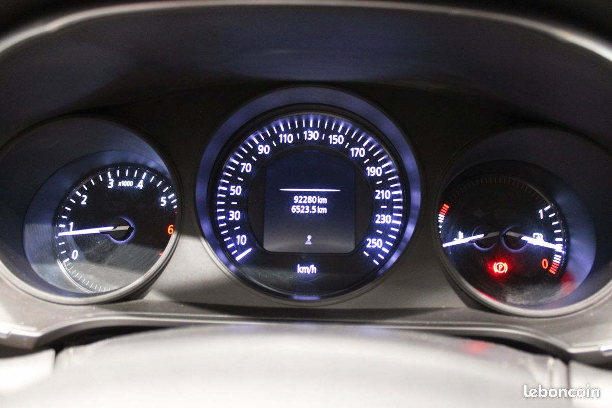 RENAULT MEGANE 4 - 1.2TCE 100 ENERGY LIFE - BLUETOOTH - SUIVI D'ENTRETIEN COMPLET - REGULATEUR - ANTIBROUILLARD Av (image 18)