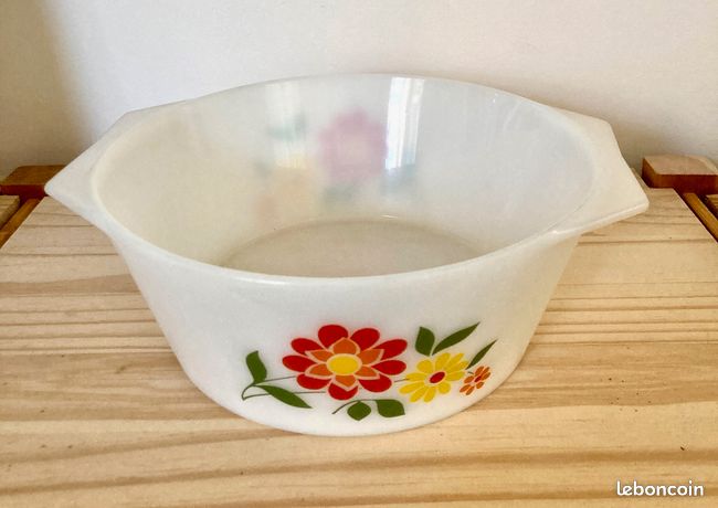 LARGE SALAD DISH BLUE FLOWERS VERONICA ARCOPAL FRANCE 591023 Glass - Sold
