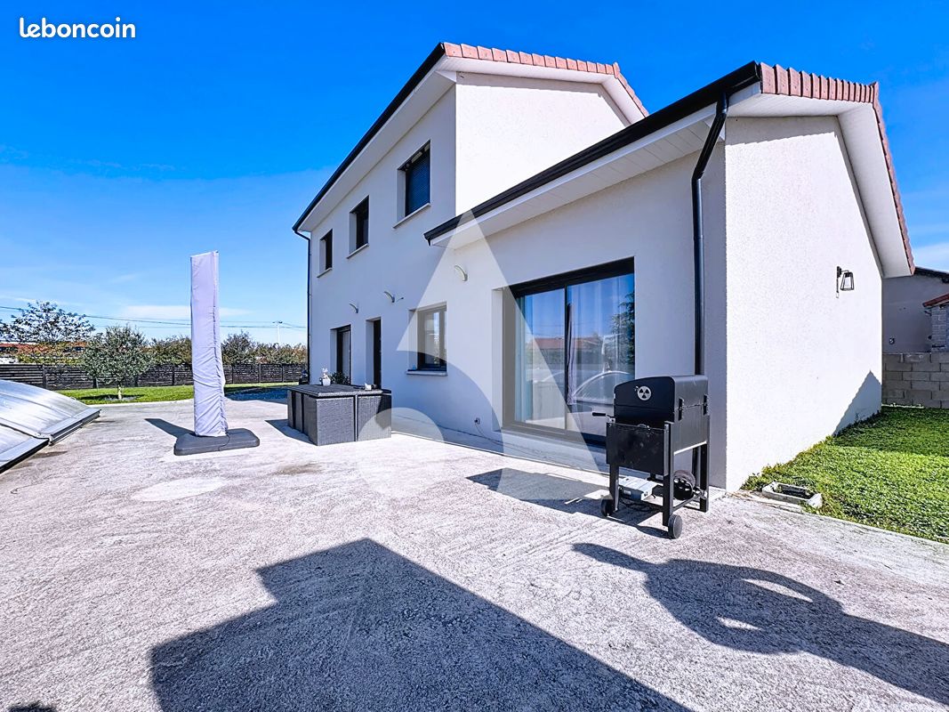 Maison 6 pièces 178 m² · à Civens · 178 m² · 399 000 €