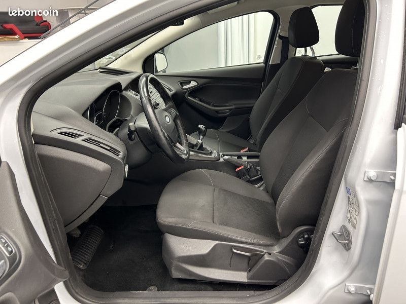 Ford FOCUS Focus 1.0 EcoBoost 125 ch / Clim Auto / Régulateur / Bluetooth (image 20)