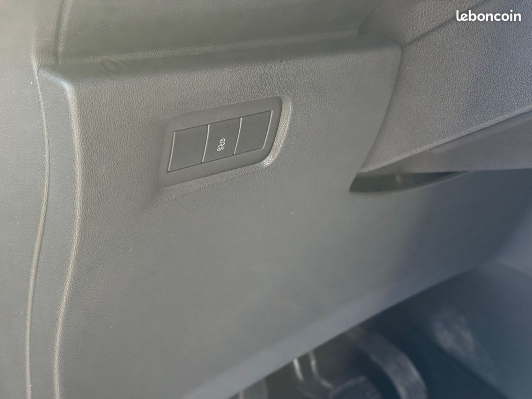 Citroën C3 1.4 HDi 70ch Attraction Pack - GPS - Bluetooth - Révisée & Garantie 6 mois (image 22)