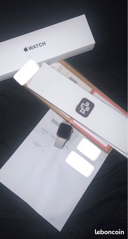 Apple Watch SE (image 1)