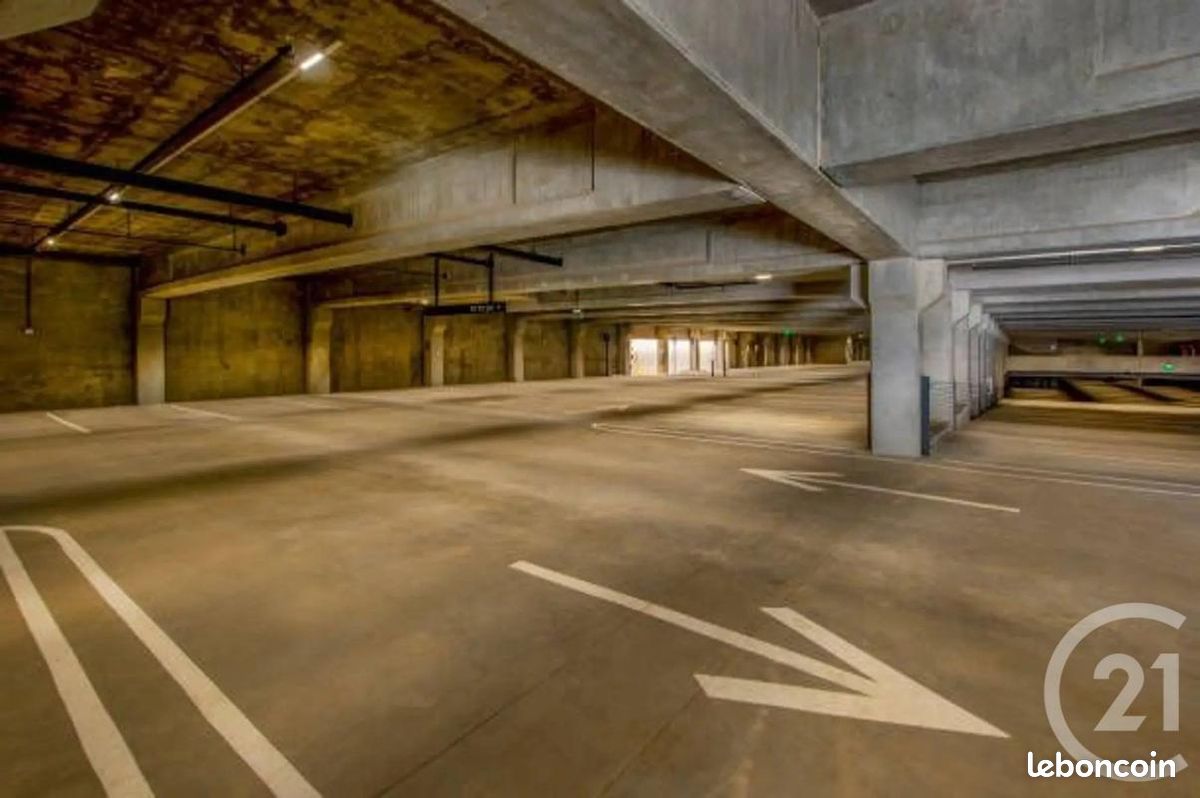 Parking 12 m² · à Chennevières-sur-Marne · 12 m² · 100 €/mois