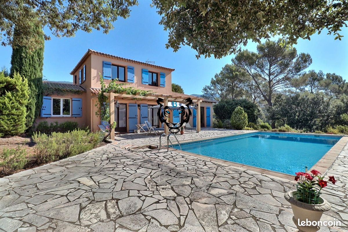 Maison 5 pièces 123 m² · à Roquebrune-sur-Argens · 123 m² · 676 000 €