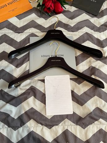 Louis Vuitton Porte-habits Clothes-hangers 385089