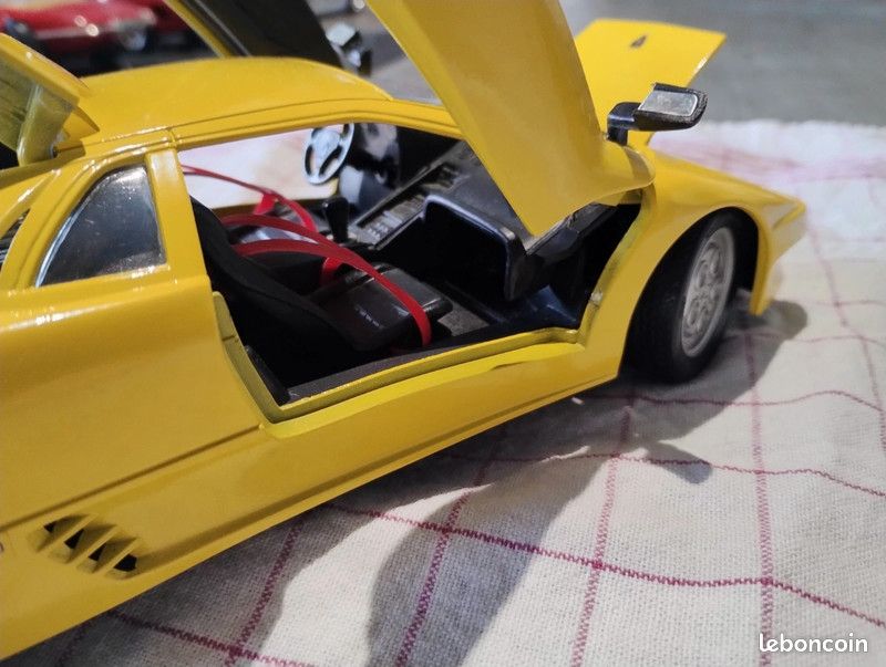Voiture miniature 1/18 (image 7)