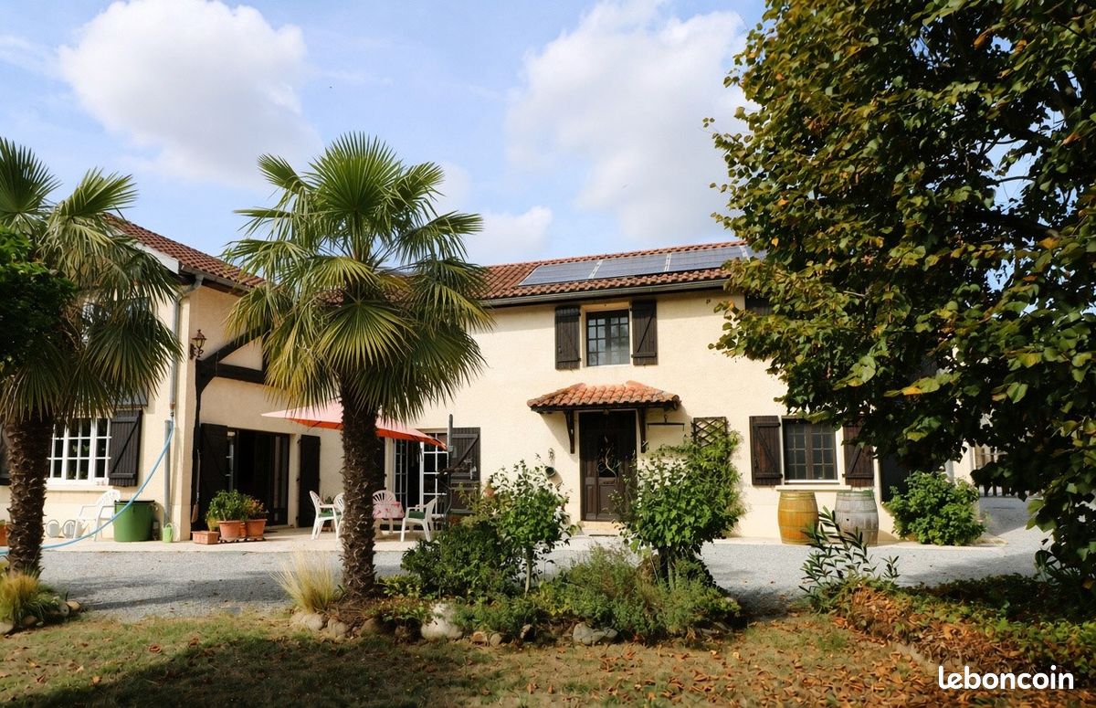 Maison 7 pièces 205 m² · à Puydarrieux · 205 m² · 299 200 €