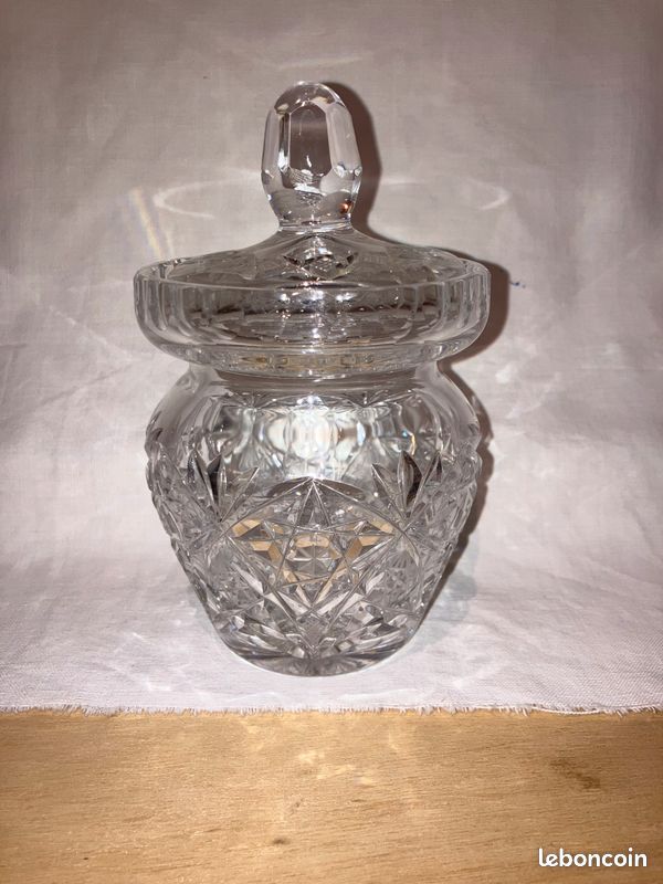 Petite bonbonnière cristal taillé. Prix négociable (image 1)