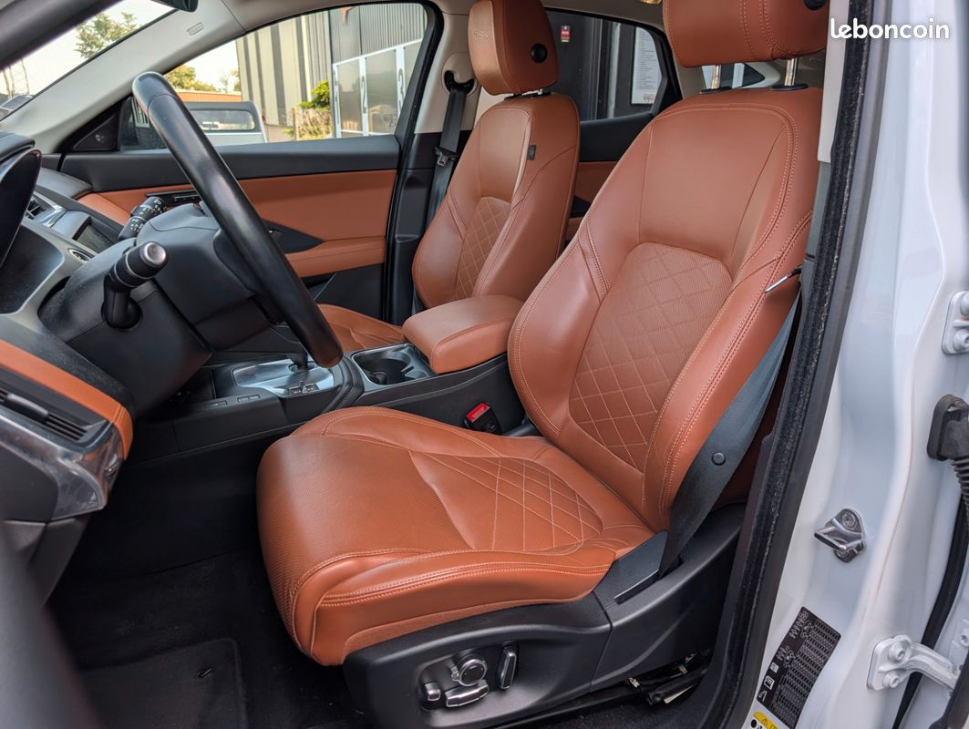 JAGUAR E-PACE 2.0 200CV HSE AWD - ENTRETIEN JAGUAR EXCLUSIF - CAMERA - ATTELAGE - ZERO DEFAUT - GARANTIe (image 9)