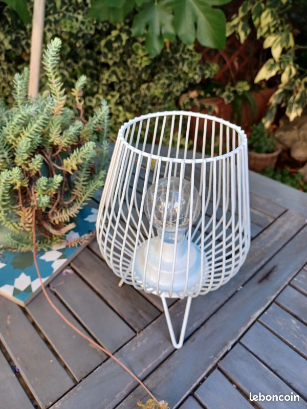 Lampe sans fil en métal blanc (image 8)