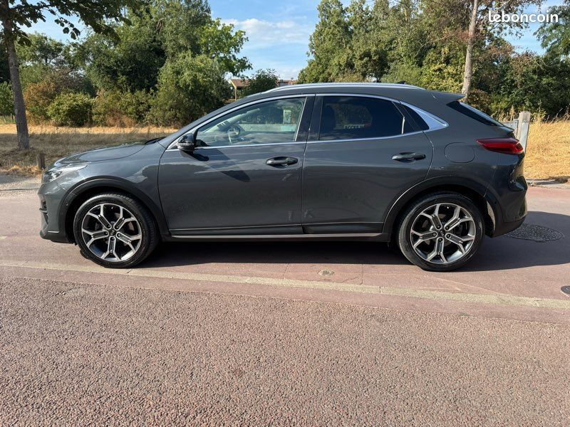 KIA XCEED Premium - 2019 - 98 785km - Toit pano - Cuir - GARANTIE 6 MOIS - Historique complet - Excellent état - État neuf - CT vierge - En stock et disponible (image 3)