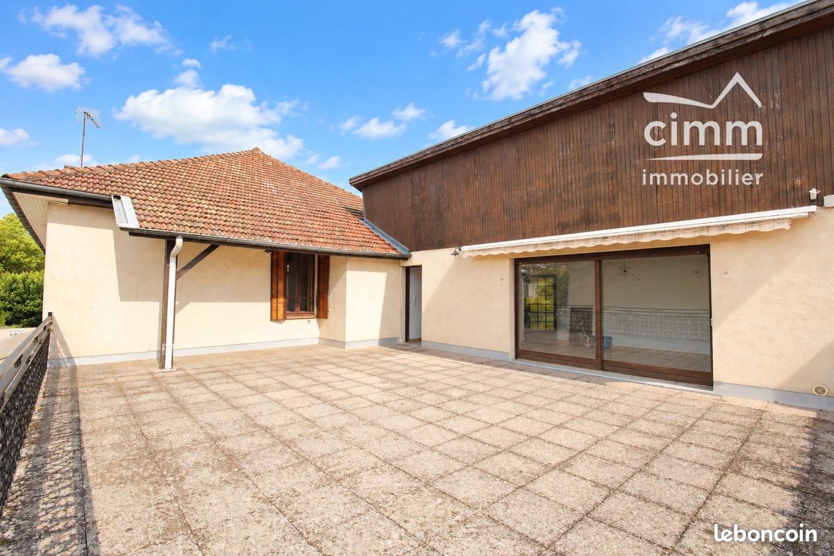 Appartement 3 pièces 85 m² · à Brézins · 85 m² · 120 000 €