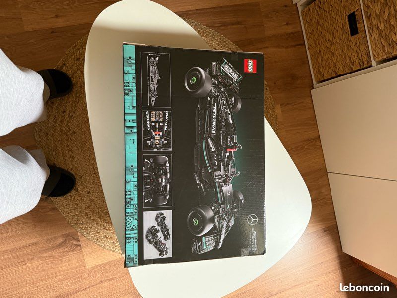 LEGO Technic Mercedes-AMG F1 Neuf (image 3)