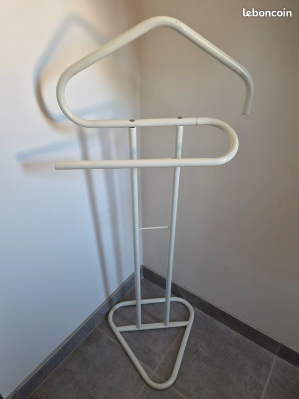 Valet de vêtements (image 1)