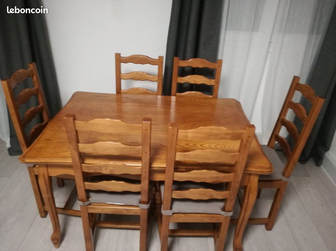 Table avec chaises (image 3)