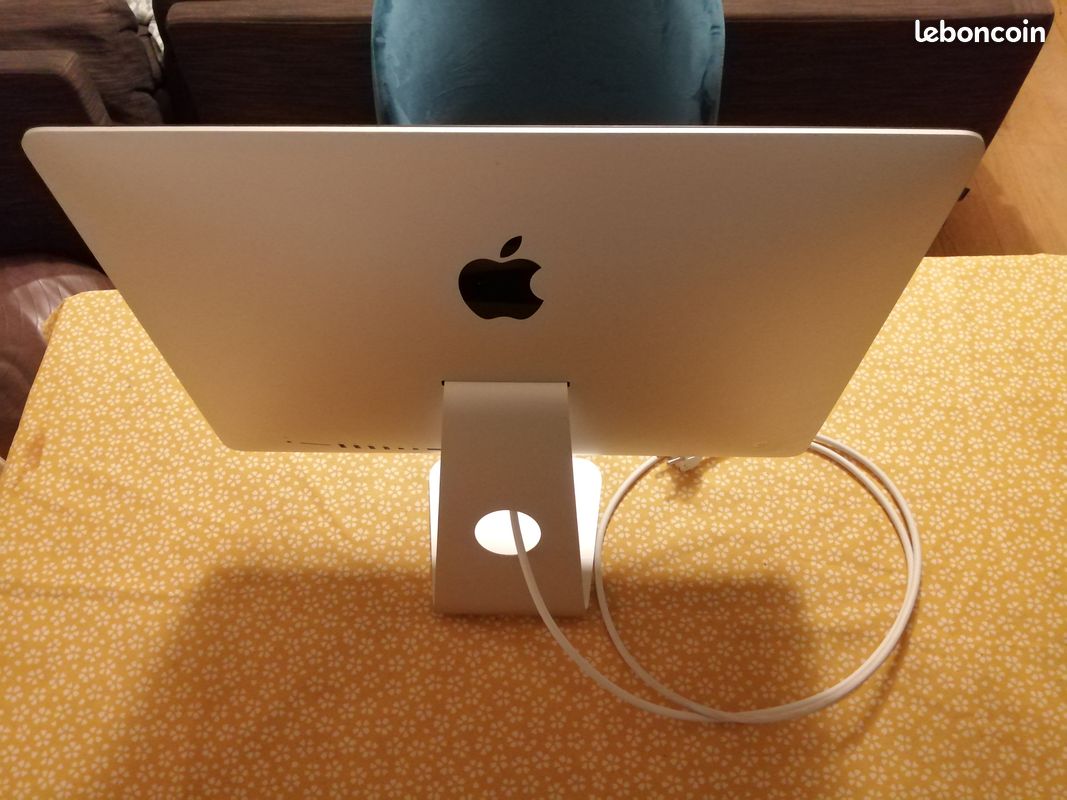 IMac (21,5 pouces, fin 2012) + Clavier et souris (Gebraucht) in Magglingen/Macolin für CHF 100
