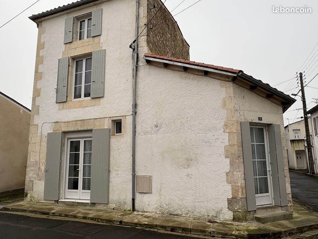 Maison 4 pièces 82 m² · à Surgères · 82 m² · 825 €/mois