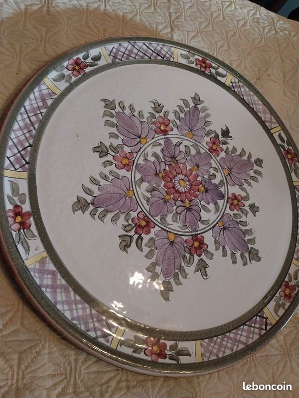 Grand plat rond céramique Abbaye Notre Dame du Bec Hellouin décor fleurs mauves (image 2)