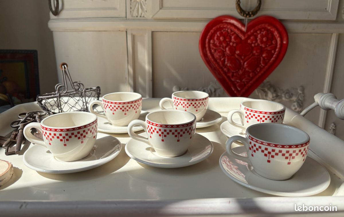 Tasse à Café + Soucoupe Faïence Damier Rouge - Le Comptoir De Famille - Vintage 2001