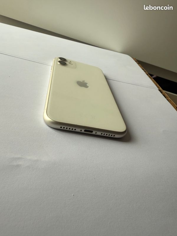 IPhone 11 Blanc 64 Go – Bon état (image 6)