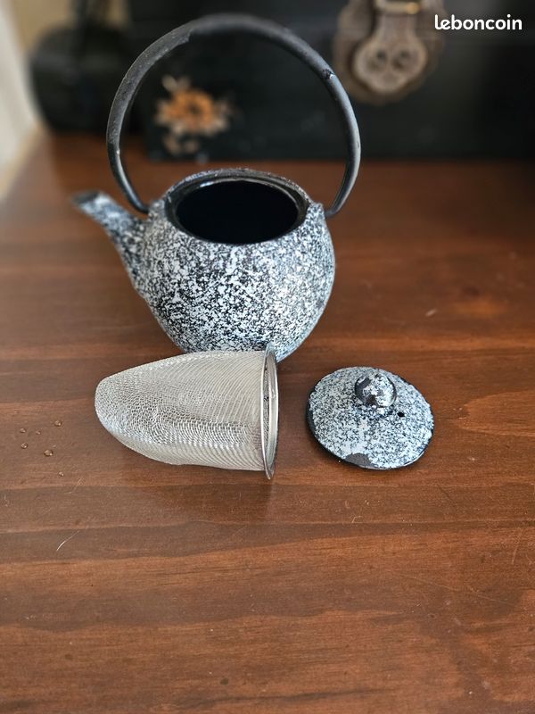 Théières avec infuseur en fonte (grande 40/pièce petite 20/pièce) (image 3)