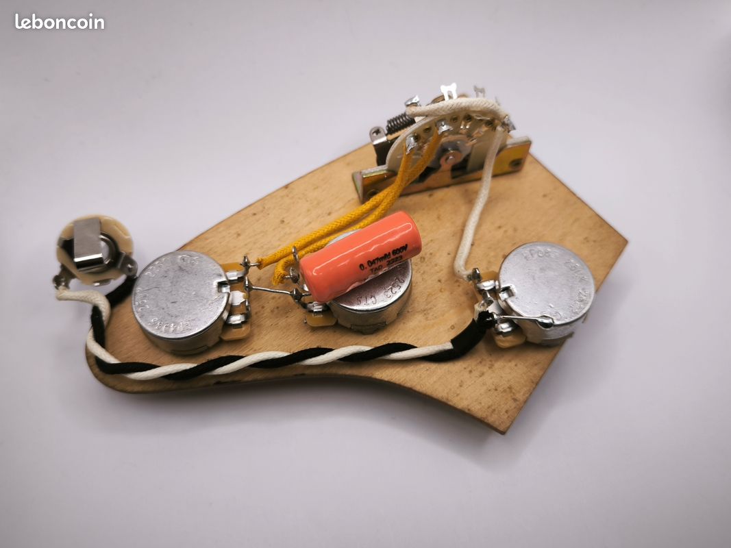 Kit électronique HSS Stratocaster® Premium pré-câblé pour guitare électrique (image 1)