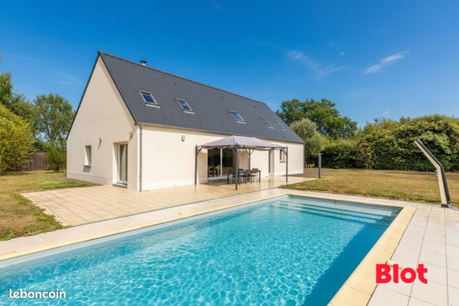 Maison 8 pièces 243 m² · à Sens-de-Bretagne · 243 m² · 440 000 €