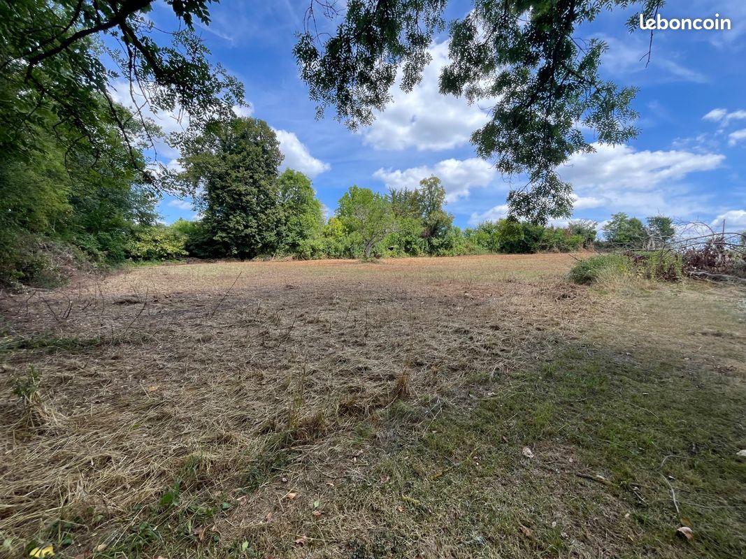 Terrain 2085 m² · à Razac-sur-l'Isle · 2 085 m² · 46 700 €