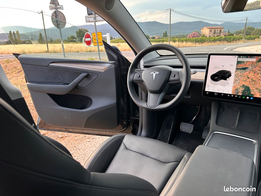 Tesla Model Y Grande Autonomie Propulsion – Noir – Excellent état – 12/2024 (image 9)