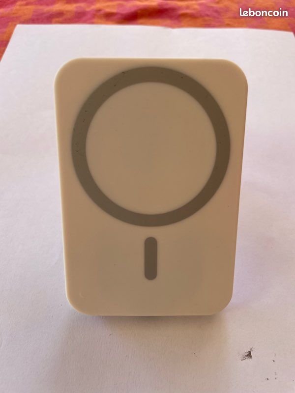 Chargeur magnétique à induction pour voiture (image 2)