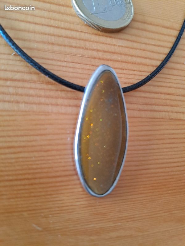 Collier avec pendentif en métal émaillé neuf (image 2)